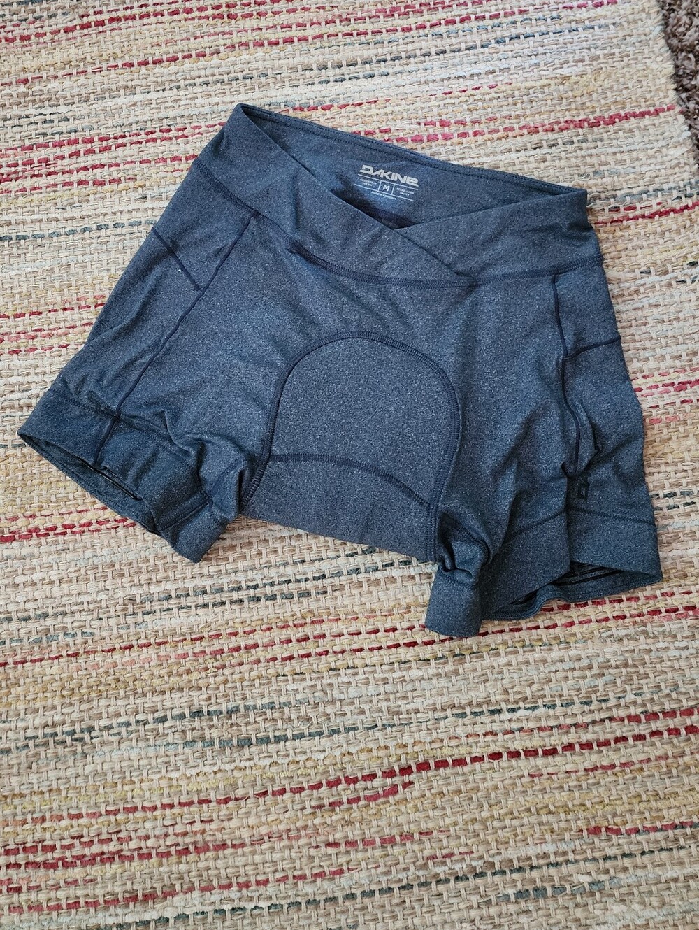 Dakine Women’s Padded Cycling Bike Shorts Gray Red Chamois Size Medium